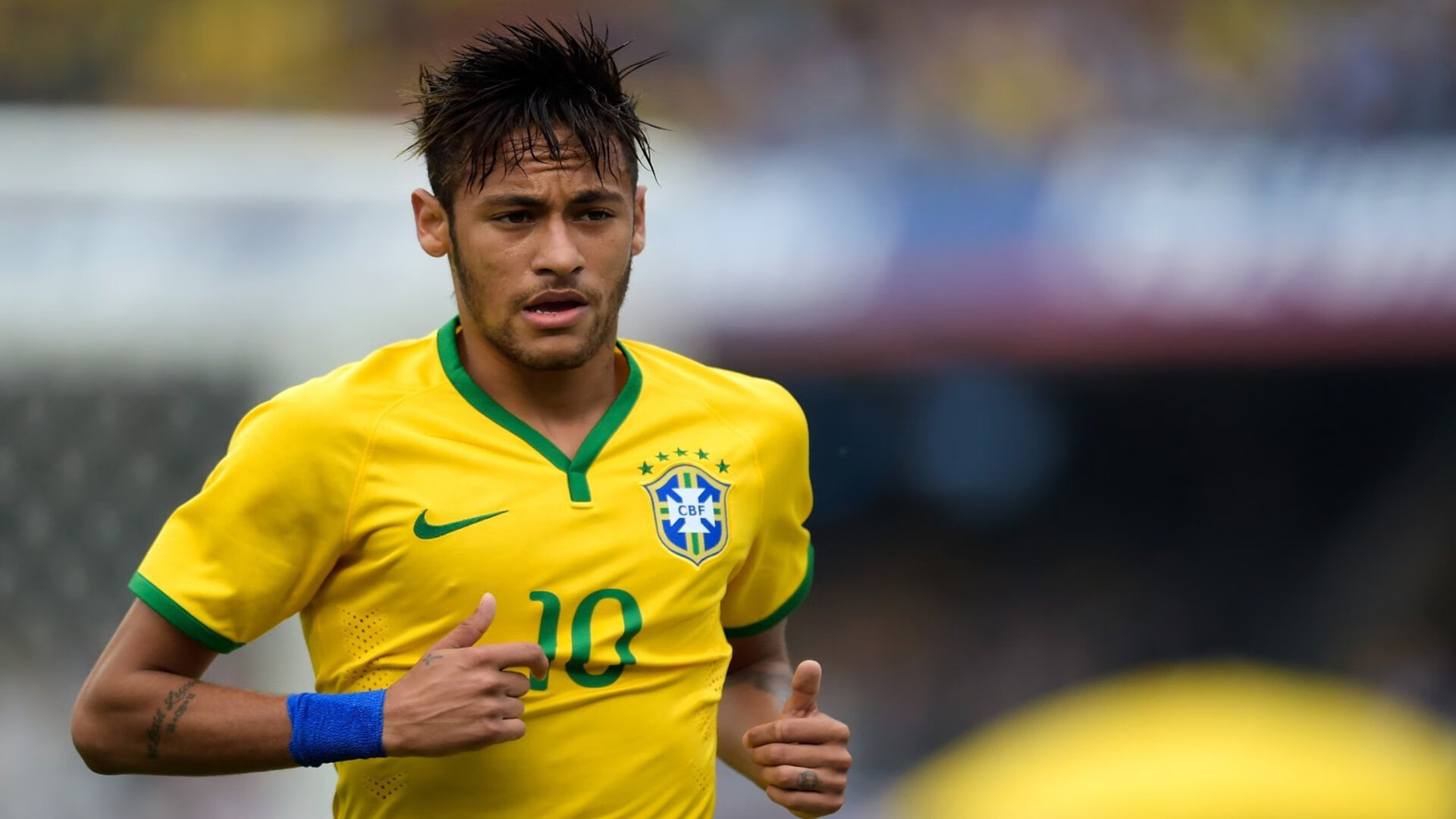 美国马术协会与科技公司合作，开发虚拟现实训练平台，提升骑手技能。